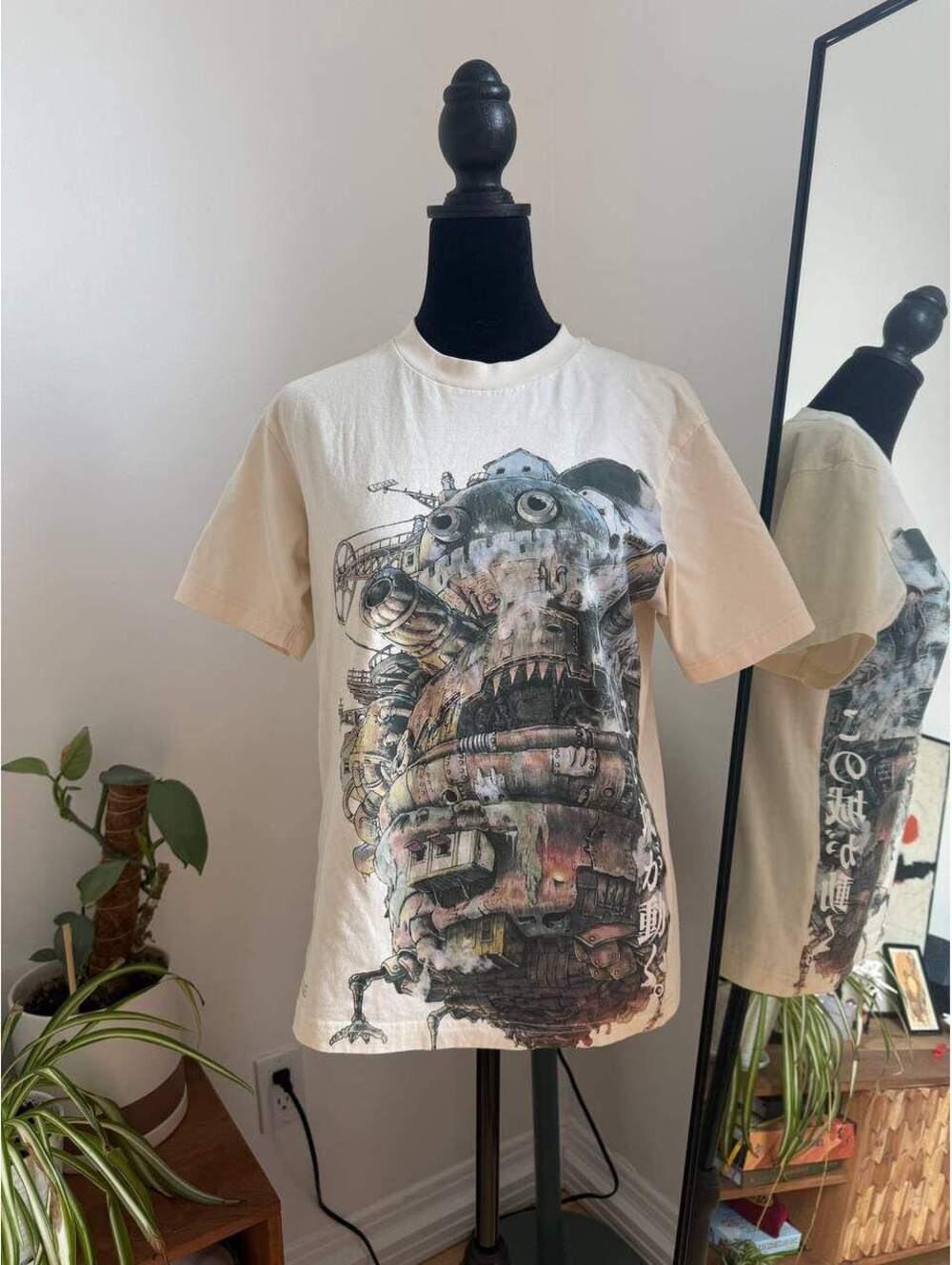 Uniqlo UT Studio Ghibli Howl's Moving Castle T-Shirt Anime Manga, in Cream, XS/S